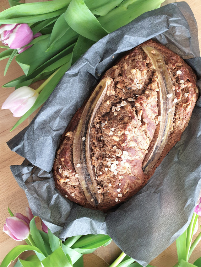 Foto von Bananenbrot mit Erdnuss Swirl